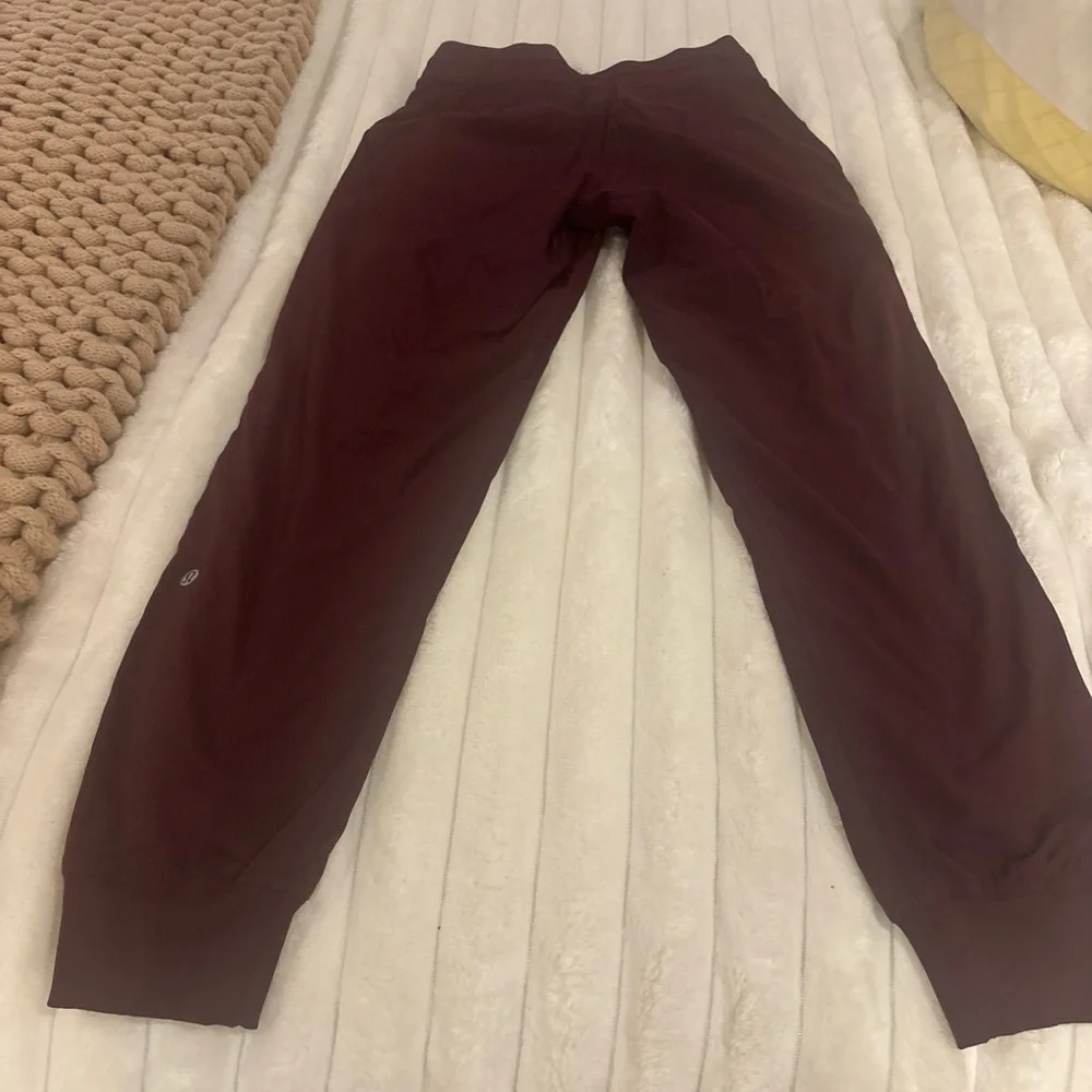 lululemon athletica woman’s Burgundy Joggers - Picture 5 of 6